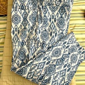 Chico’s “So Slimming” crop stretch pants.